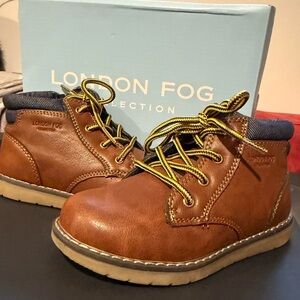 New in box London Fog Kids Tan Boots with Yellow Laces